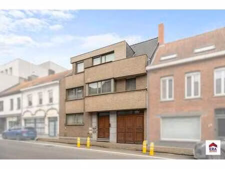 immeuble de rapport avec 2 appartements et garages