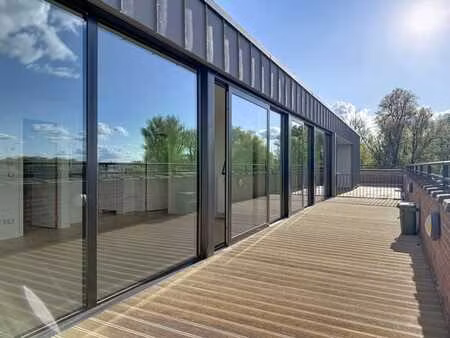 modern penthouse gelegen op rustige site