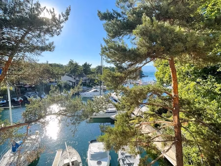 duplex en dernier étage rénové à port ripaille