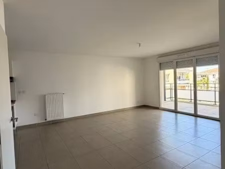 location appartement 3 pièces 66 m² à la farlède (83210)