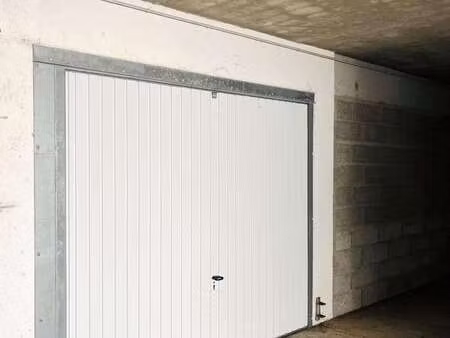 vente garage et parking à saint-hilaire-de-riez (85270) : à vendre / 13m² saint-hilaire-de