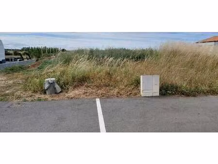 vente terrain à saint-jean-de-beugné (85210) : à vendre / 562m² saint-jean-de-beugné