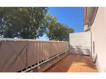 location appartement  m² t-2 à pomérols  510 €