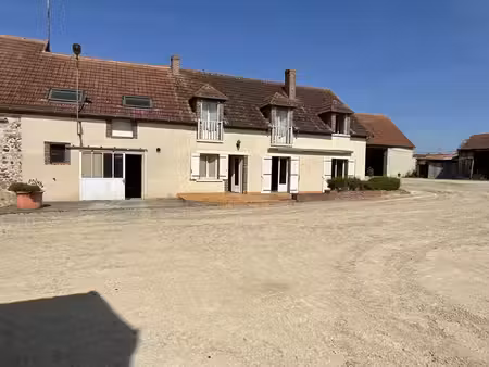 corps de ferme  habitation de 194 m2 + granges  ateliers