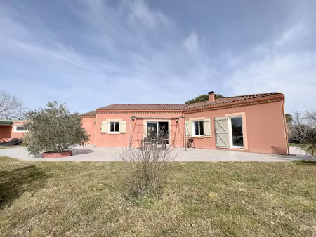 belle villa avec piscine au calme