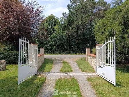 maison de campagne sur plus de deux hectares