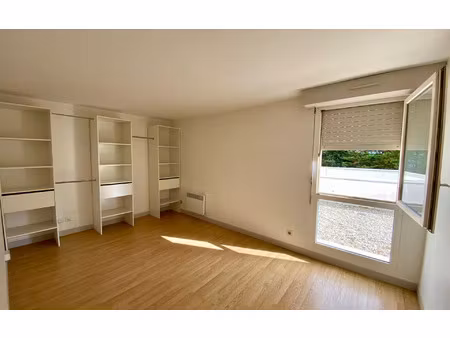 location appartement  m² t-2 à la rochelle  653 €