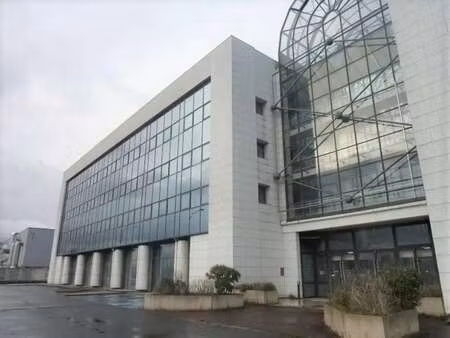 vente local d'activités 8 440 m²