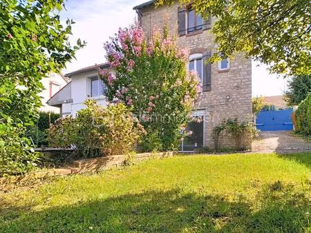 charmante maison de pierre à amilly