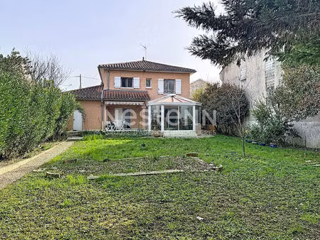 maison familiale individuelle avec type 5 pièces avec 4 chambres véranda et garage-- 69500