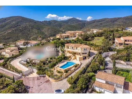 propriété d'exception avec vue mer panoramique