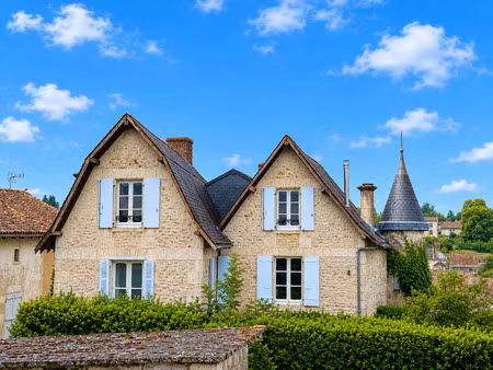 maison médiévale avec tour  caves et puits - 4 chambres  cou