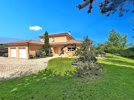 maison familiale avec piscine et parc arboré peschadoires