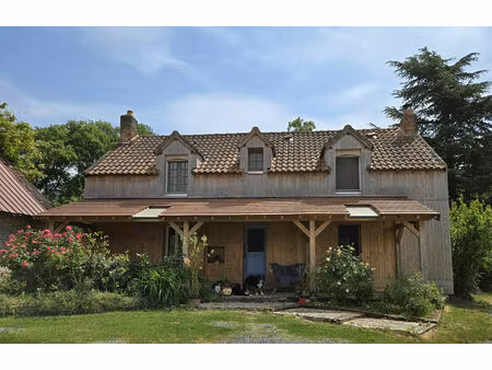 vienne : domaine équestre privé de 3 chambres avec carrière  écuries & nombreuses dépendan