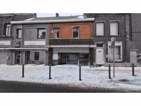 ancienne maison de commerce facilement aménageable en habita