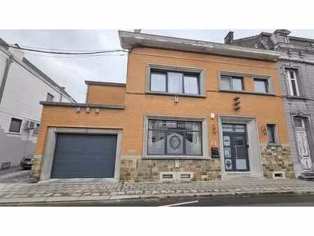 maison bourgeoise avec garage et jardin