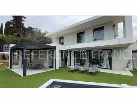 villa de luxe à louer dans le quartier village-le val-cabrieres