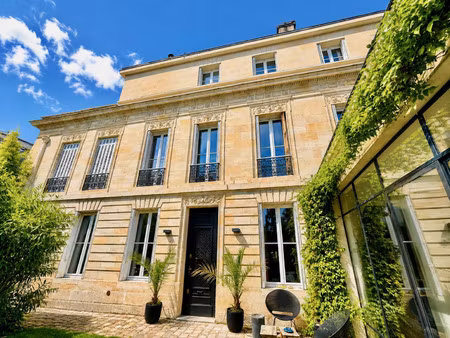 maison de luxe à vendre dans le quartier hôtel de ville-quinconce-saint seurin-fondaudège