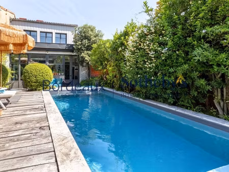 maison de luxe à vendre dans le quartier hôtel de ville-quinconce-saint seurin-fondaudège