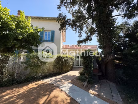 maison de luxe à vendre à saint-andré-de-corcy