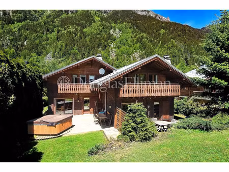 chalet de luxe à vendre dans le quartier les pelerins le betty