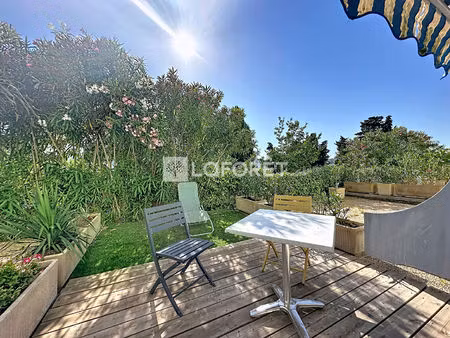 charmant studio en rez-de-jardin dans résidence avec piscines