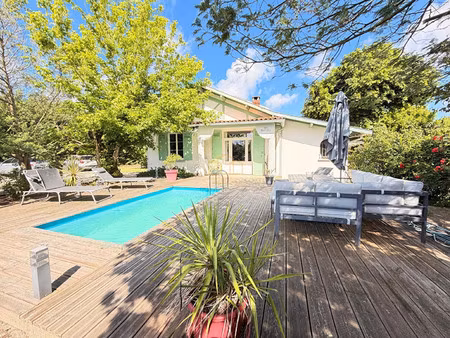 maison de luxe à vendre dans le quartier aiguillon-port