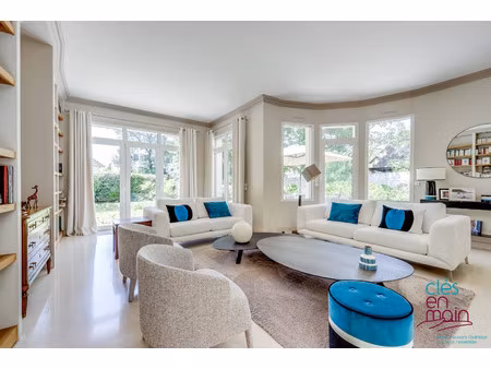 maison de luxe à vendre dans le quartier merlettes
