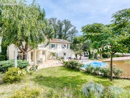 exclusivité - à vendre – villa familiale de 182 m² avec piscine – charbonnières-les-bains