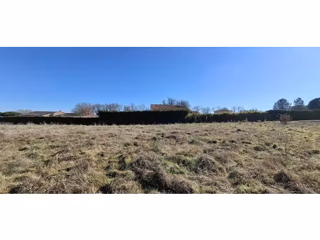terrain de 990 m²