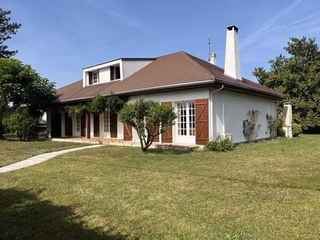 maison de luxe à vendre dans le quartier rejouit