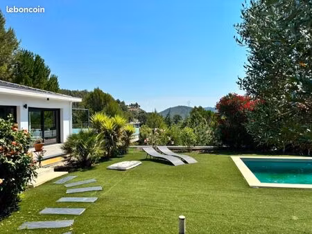 villa 5 pièces 230 m²