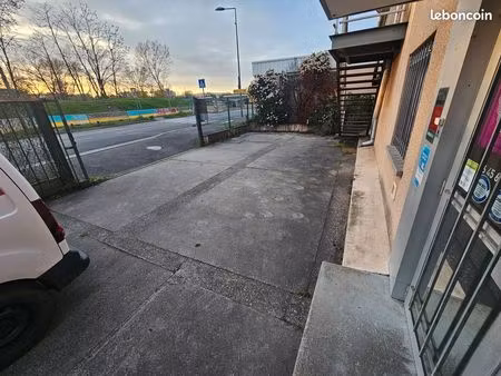 urgent vends laboratoire de cuisine clé en main (droit au bail + matériel)
