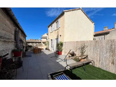 location appartement  61.11 m² t-3 à avignon  918 €