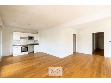 appartement t3 lens - 69.9m2 loi carrez   situé en coproprié