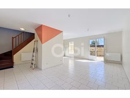 location maison  m² t-3 à clermont  890 €