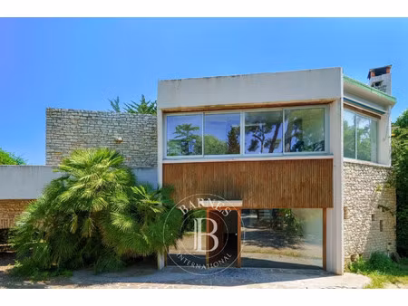 maison de luxe à vendre dans le quartier les pierres blanches
