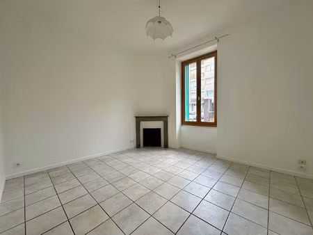 t1 56m2 / avenue joseph claussat