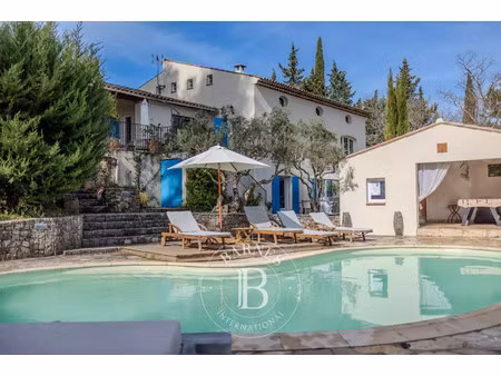 villa de luxe à vendre dans le quartier est