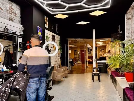 salon de coiffure 100 m² emplacement idéal fort potentiel