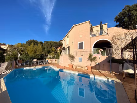 maison de luxe à vendre à la londe-les-maures