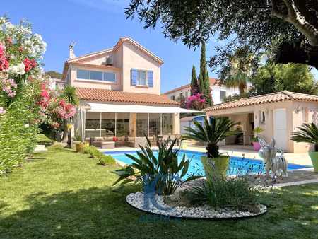 maison de luxe à vendre dans le quartier port issol