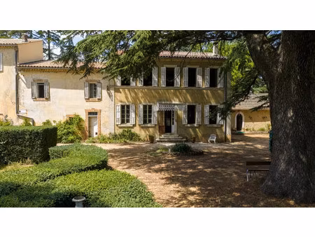 château à vendre à nans-les-pins