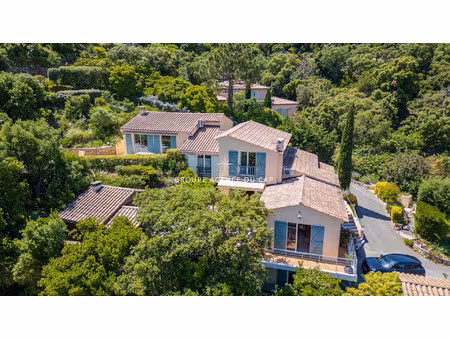 villa de luxe à vendre à les issambres
