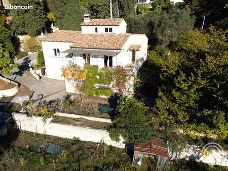 propriété 4 pièces 121 m²