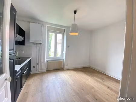 t2 42m2 lumineux début st joseph sans vis à vis entièrement rénové