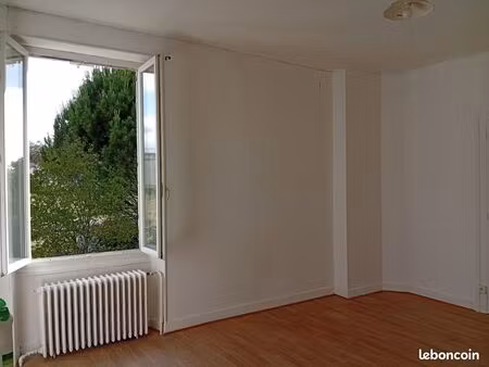 ruelle grand appartement t5 de 90m2  lumineux et calme