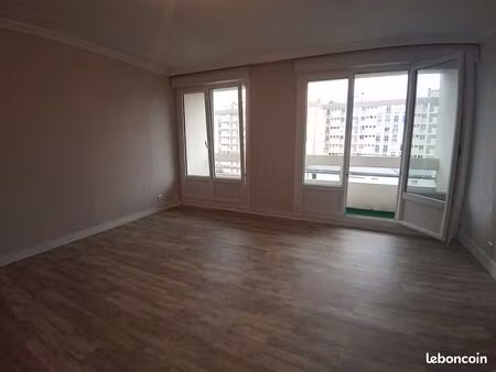 appartement 52 m 2   balcon et parking
