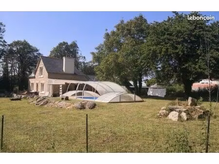 maison avec piscine couverte à louer à l’année