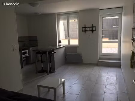 superbe studio meublé 30 m2 avec terrasse agen centre